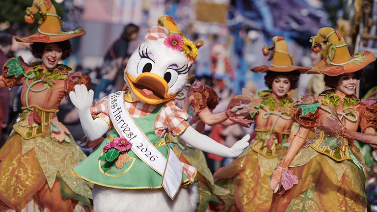 Daisy Duck dancing in Mickey's Halloween Celebration